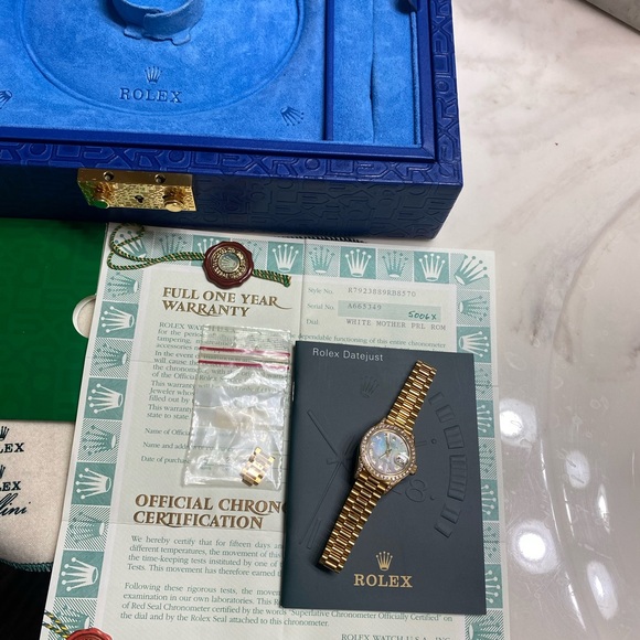 ROLEX 18k GOLD DIAMOND WATCH - Picture 5 of 16
